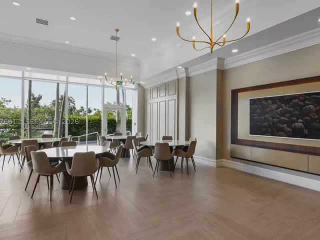 3-bedroom condo for sale in Sunny Isles Beach - 16500 Collins Ave PHE - MondialRealty