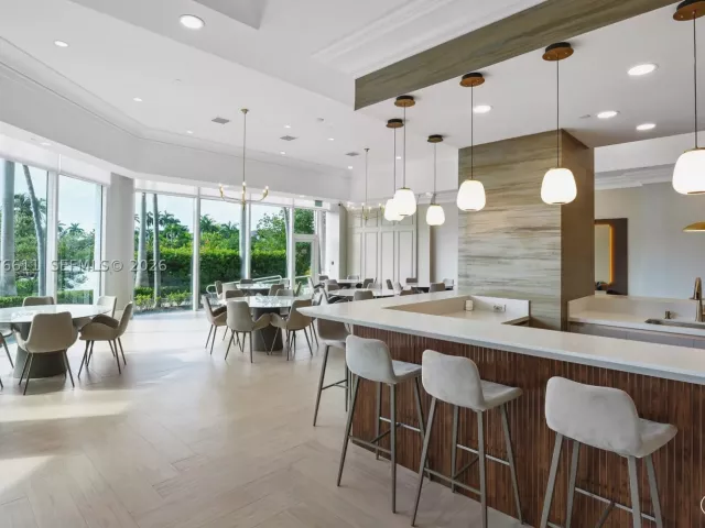 3-bedroom condo for sale in Sunny Isles Beach - 16500 Collins Ave PHE - MondialRealty