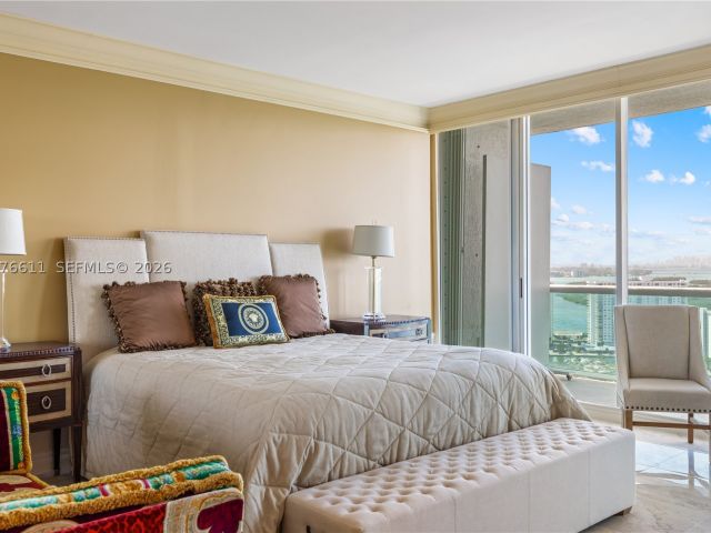 3-bedroom condo for sale in Sunny Isles Beach - 16500 Collins Ave PHE - MondialRealty