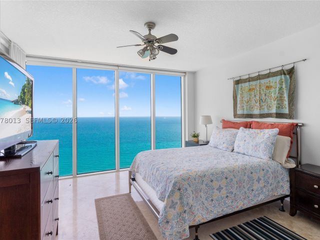 2-bedroom condo for rent in Sunny Isles Beach - 16699 Collins Ave 3803 - MondialRealty