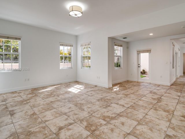 Home for rent at 520 Loretto Ave 21 - photo 7470994