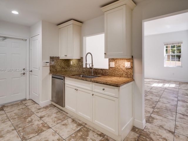 Home for rent at 520 Loretto Ave 21 - photo 7470996