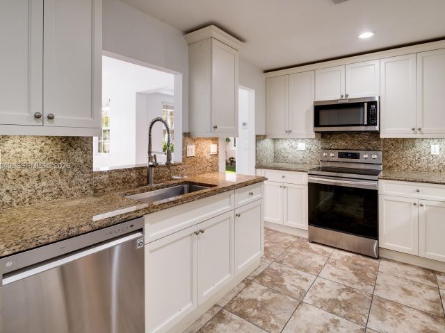 Home for rent at 520 Loretto Ave 21 - photo 7470999