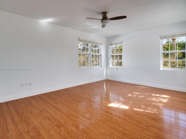 Home for rent at 520 Loretto Ave 21 - photo 7471003