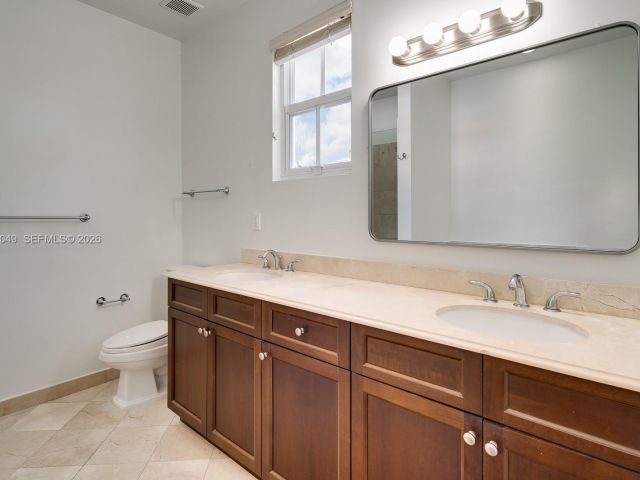 Home for rent at 520 Loretto Ave 21 - photo 7471007