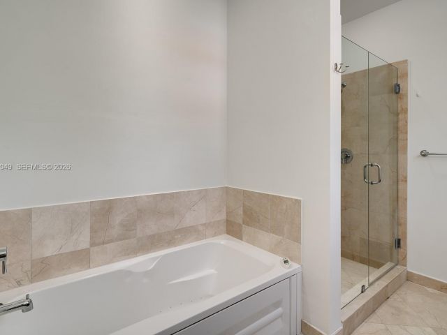 Home for rent at 520 Loretto Ave 21 - photo 7471008