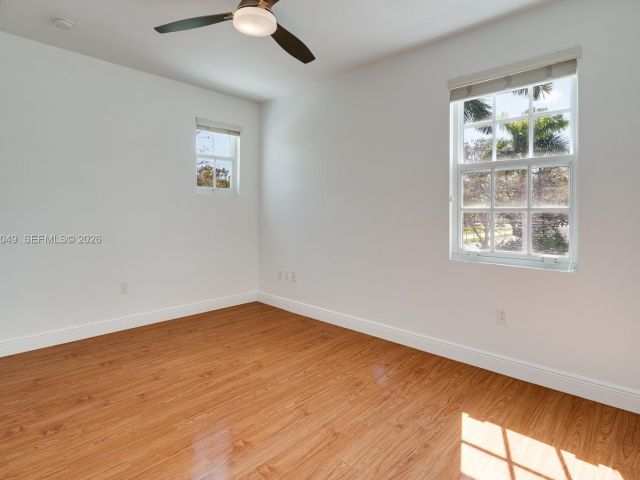 Home for rent at 520 Loretto Ave 21 - photo 7471013