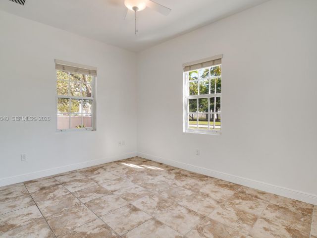 Home for rent at 520 Loretto Ave 21 - photo 7471015