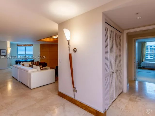 3-bedroom condo for sale in Miami - 848 Brickell Key Dr 1201 - MondialRealty