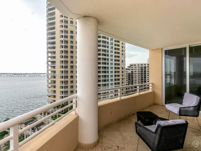 3-bedroom condo for sale in Miami - 848 Brickell Key Dr 1201 - MondialRealty