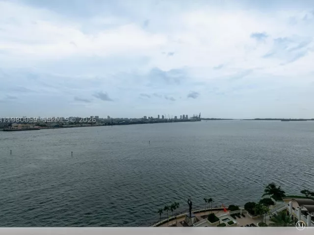3-bedroom condo for sale in Miami - 848 Brickell Key Dr 1201 - MondialRealty