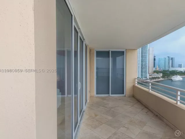 3-bedroom condo for sale in Miami - 848 Brickell Key Dr 1201 - MondialRealty