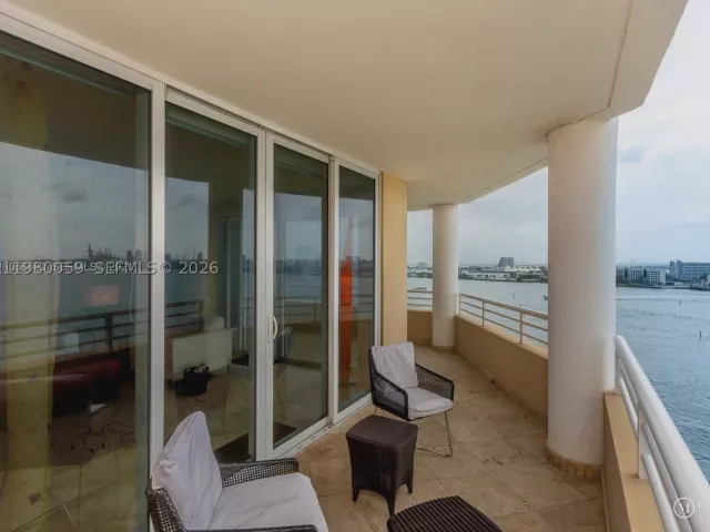 3-bedroom condo for sale in Miami - 848 Brickell Key Dr 1201 - MondialRealty