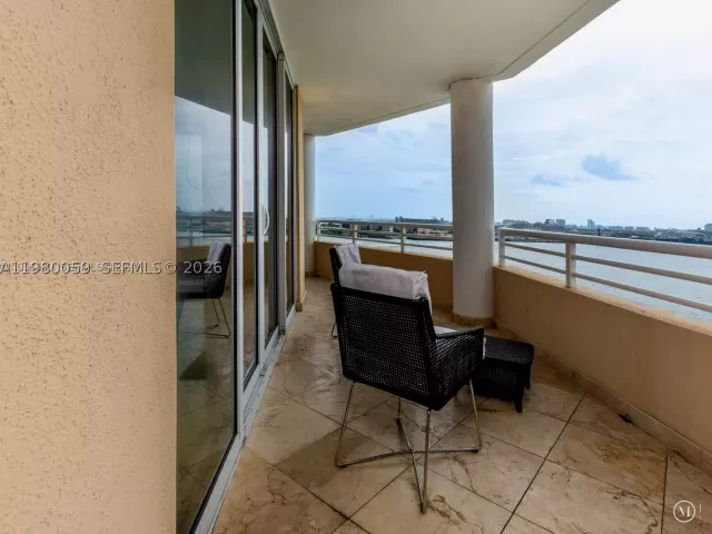 3-bedroom condo for sale in Miami - 848 Brickell Key Dr 1201 - MondialRealty