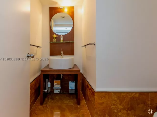 3-bedroom condo for sale in Miami - 848 Brickell Key Dr 1201 - MondialRealty