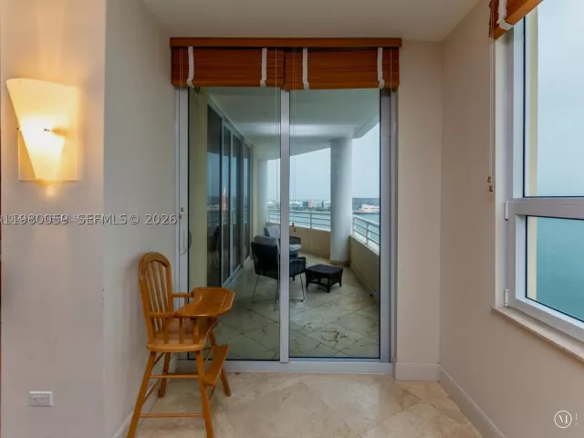 3-bedroom condo for sale in Miami - 848 Brickell Key Dr 1201 - MondialRealty