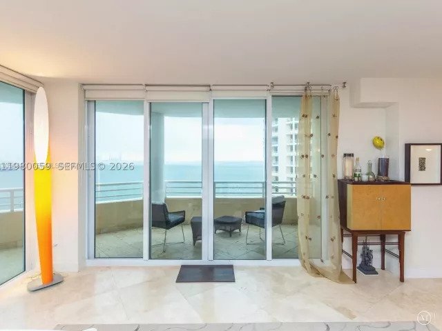 3-bedroom condo for sale in Miami - 848 Brickell Key Dr 1201 - MondialRealty