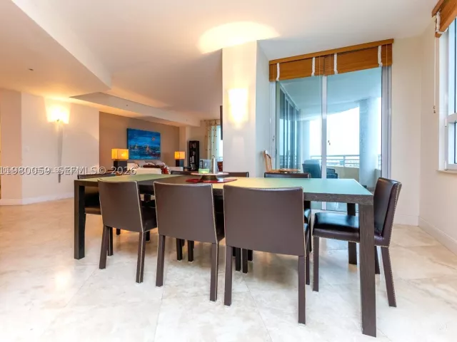 3-bedroom condo for sale in Miami - 848 Brickell Key Dr 1201 - MondialRealty