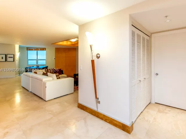 3-bedroom condo for sale in Miami - 848 Brickell Key Dr 1201 - MondialRealty