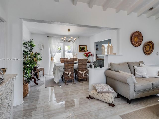 Home for rent at 6910 Rue Notre Dame 0 - photo 7468706