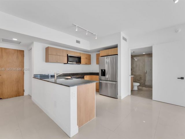 Apartment for rent  Unit #2006 - photo 7489526