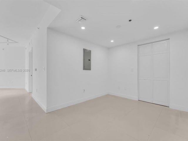 Apartment for rent  Unit #2006 - photo 7489530