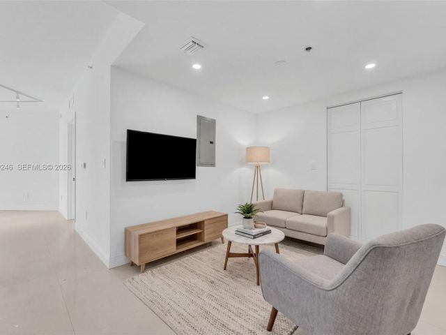 Apartment for rent  Unit #2006 - photo 7489532