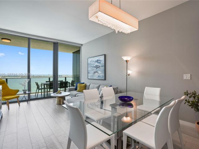 Apartment for rent  Unit #3906 - photo 7494500