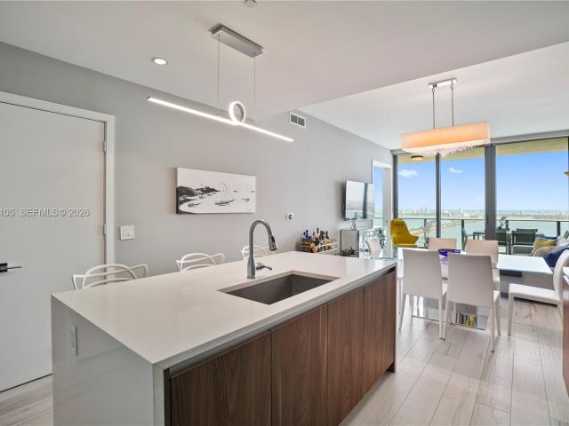 Apartment for rent  Unit #3906 - photo 7494513