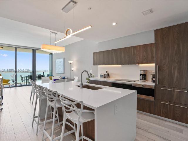 Apartment for rent  Unit #3906 - photo 7494514