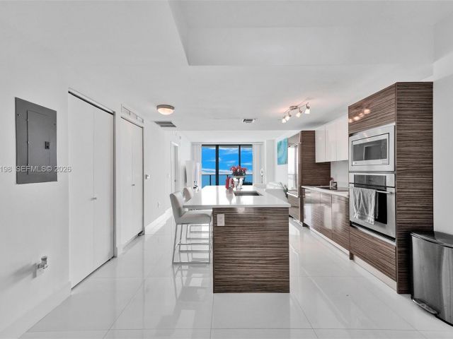 Apartment for rent  Unit #3403 - photo 7493361