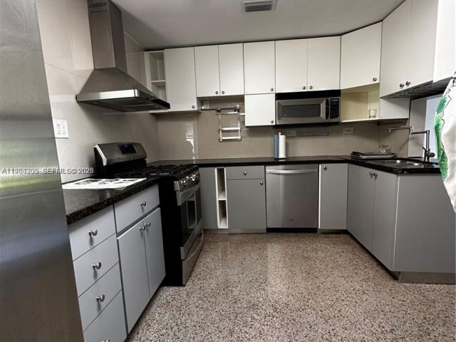 Home for rent at 1561 NE 29th St - photo 7478432