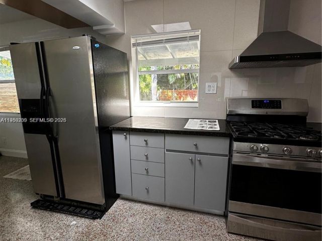 Home for rent at 1561 NE 29th St - photo 7478438