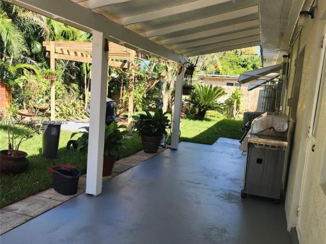 Home for rent at 1561 NE 29th St - photo 7478441