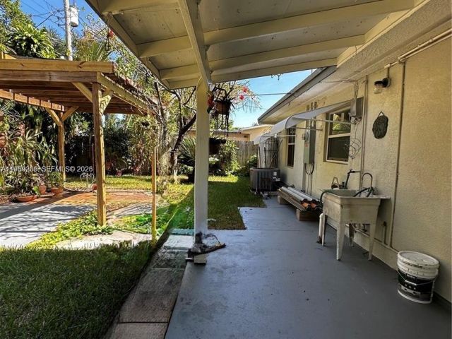 Home for rent at 1561 NE 29th St - photo 7478442