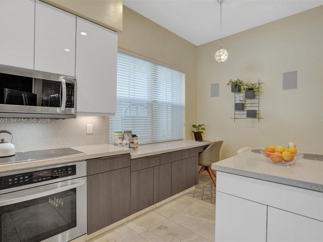 Home for rent at 1529 Shoreline Way 1529 - photo 7473438