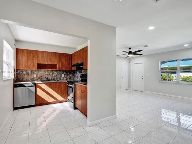 Home for rent at 2621 SW Natura Ave - photo 7450539