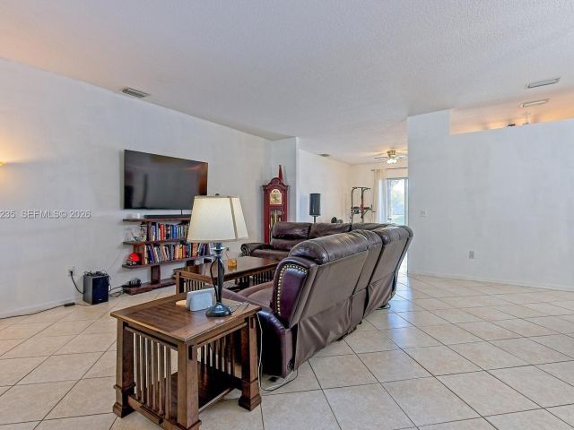 Home for sale at 1921 SE 16 Ave - photo 7458968