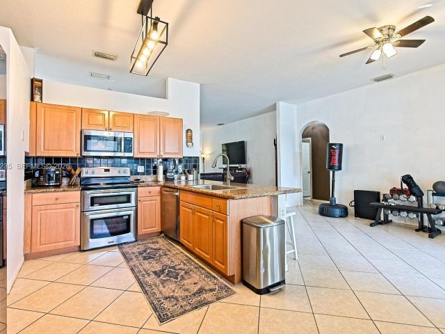 Home for sale at 1921 SE 16 Ave - photo 7458974