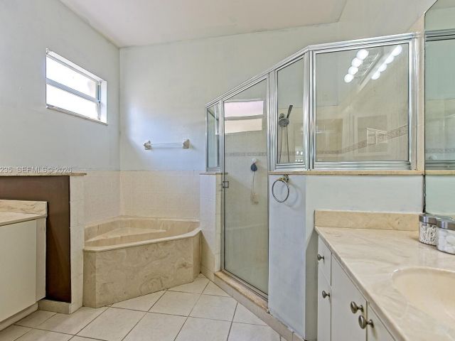 Home for sale at 1921 SE 16 Ave - photo 7458977