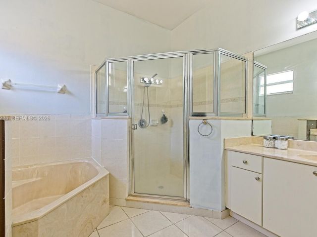 Home for sale at 1921 SE 16 Ave - photo 7458978