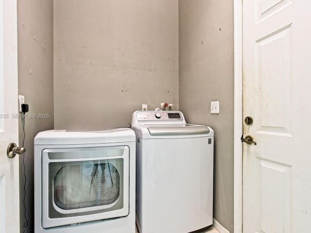 Home for sale at 1921 SE 16 Ave - photo 7458980