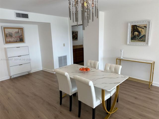 Apartment for rent  Unit #1136 - photo 7528537