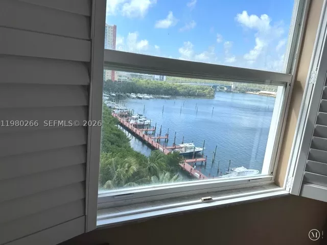 3-bedroom condo for sale in Sunny Isles Beach - 17100 N Bay Rd 1904 - MondialRealty