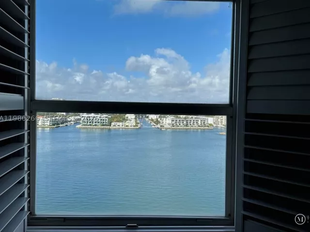3-bedroom condo for sale in Sunny Isles Beach - 17100 N Bay Rd 1904 - MondialRealty