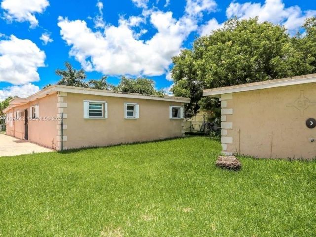 Home for sale at 725 SW 12th Ave - photo 7459819