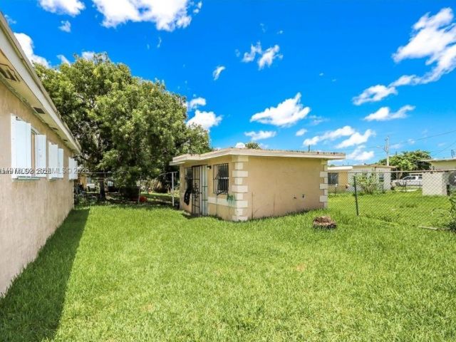 Home for sale at 725 SW 12th Ave - photo 7459820