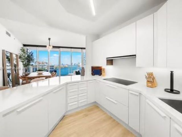 Apartment for rent  Unit #1701 - photo 7533581