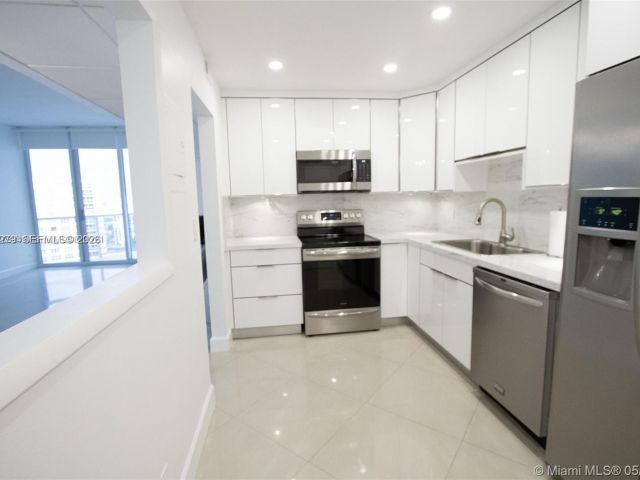 Apartment for rent  Unit #PH16S - photo 7479207