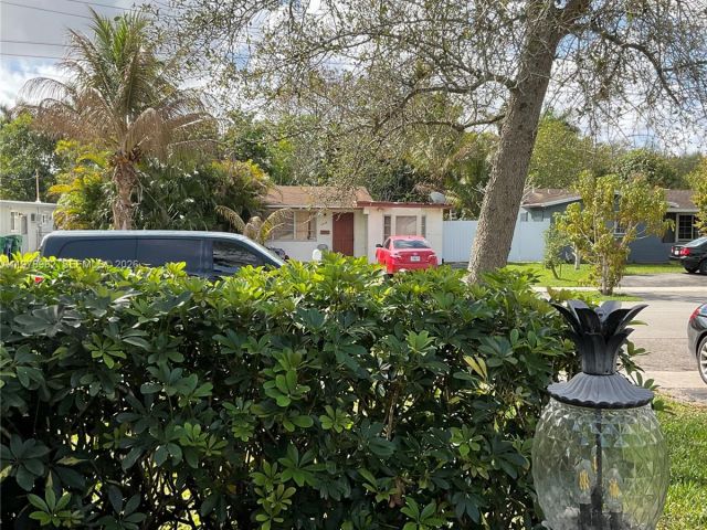 Home for rent at 9469 SW 53rd St 9469 - photo 7450788